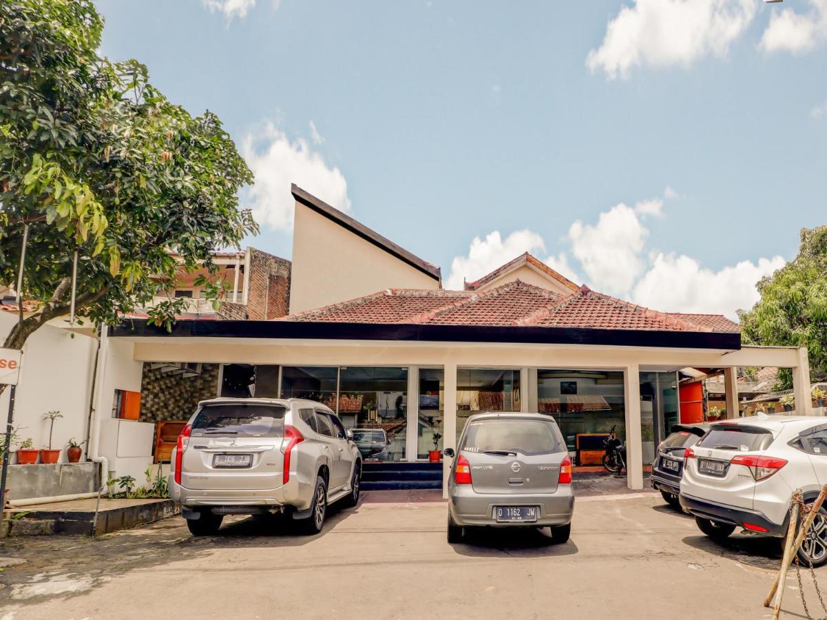 בנדונג Oyo 3341 Ten Guest House מראה חיצוני תמונה